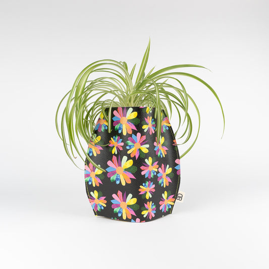 BRONWYN DAVID : Flat Vase - Black Flower