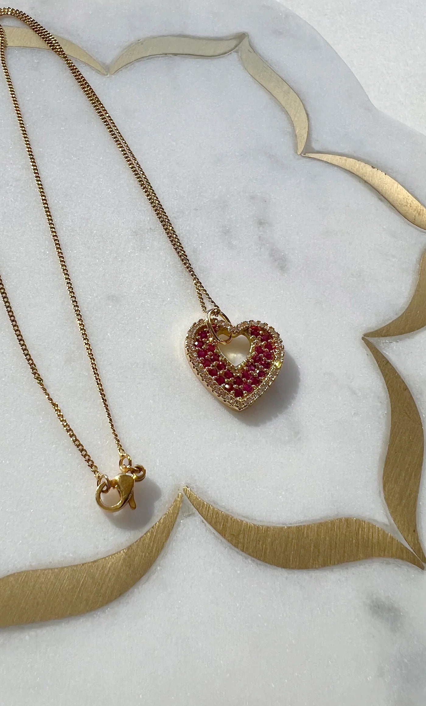 TUNIK : Roaming Hearts Necklace